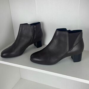 Aravon Ankle Boot Bootie